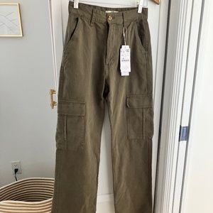NWT Stradivarius Cargo pants